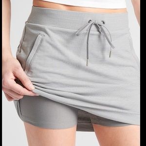 Athleta Modern Metro Skort in Gray and White, Built in Shorts, Size Medium
